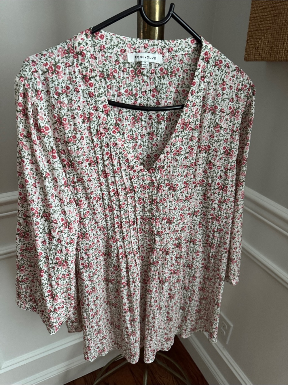 Rose & Olive Cream Floral V-Neck Pleated Blouse with Pink Roses